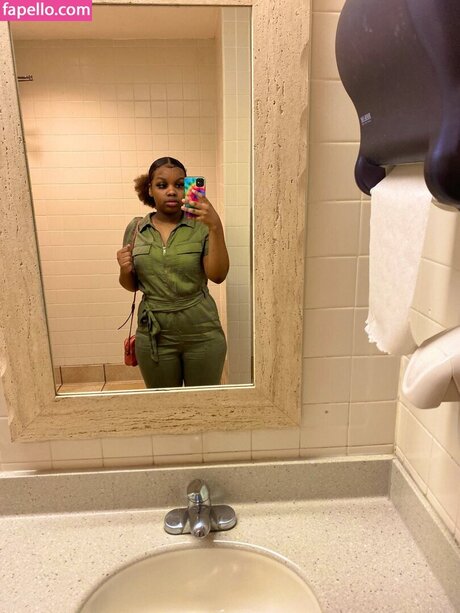 Naken lekkede OnlyFans-bilde av Peachslurpee