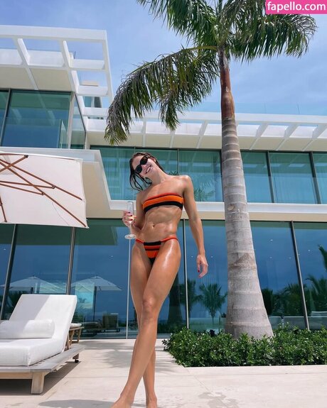 Foto di nudo di fuga di OnlyFans di Katie Douglass