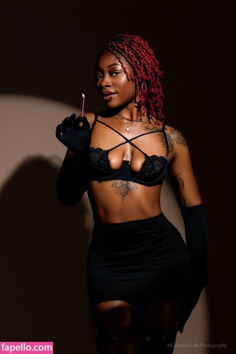 Naken lekkede OnlyFans-bilde av Locdbree