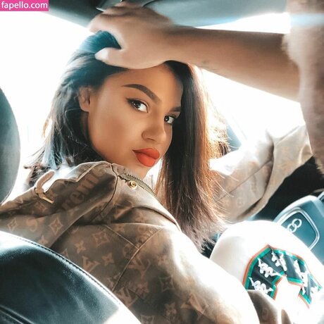 OnlyFans-model Dhurata Dora