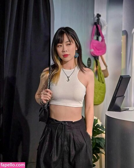 Naken läckt OnlyFans-bild av Wolfsbanee