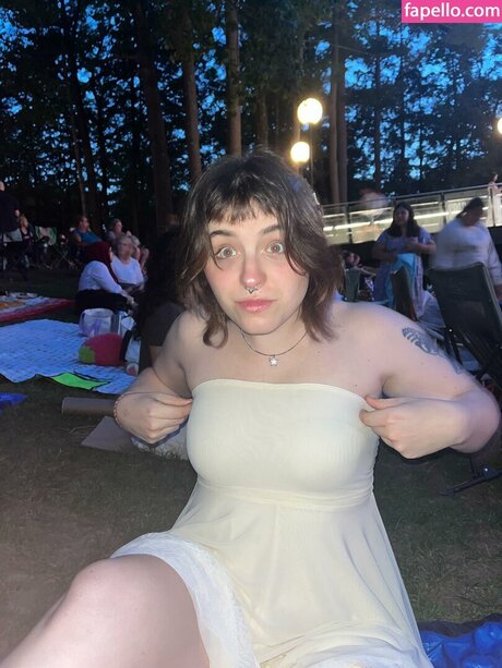 Naken lekkede OnlyFans-bilde av Jasmine Doobert