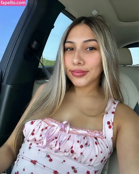 Naakte gelekte OnlyFans-foto van Mia Bosman