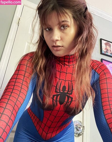 Alasti lekkinud OnlyFans-i pilt Yummujosu