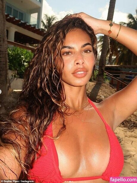 Naken lekkede OnlyFans-bilde av Sophie Piper