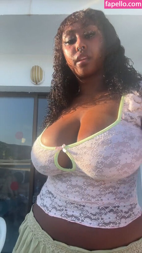 Nacktes geleaktes OnlyFans-Foto von Ellariamengistu