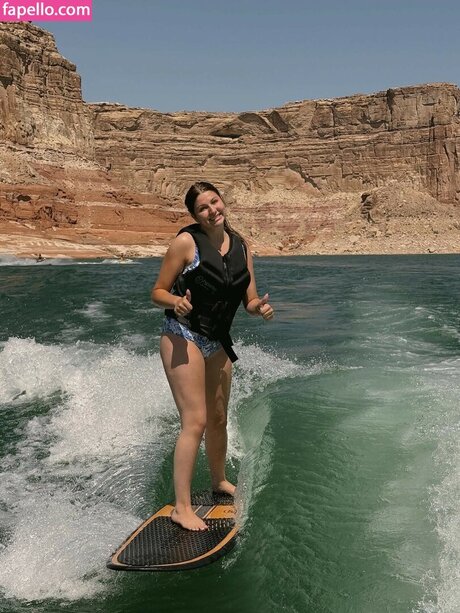 Naken lekkede OnlyFans-bilde av Hailey Johnson