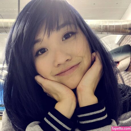 Naakte gelekte OnlyFans-foto van Julia Chow