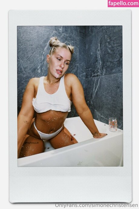 Nahá fotka uniklých OnlyFans od Simone Christensen