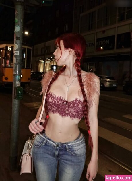 Naken lekkede OnlyFans-bilde av Lucy L3in