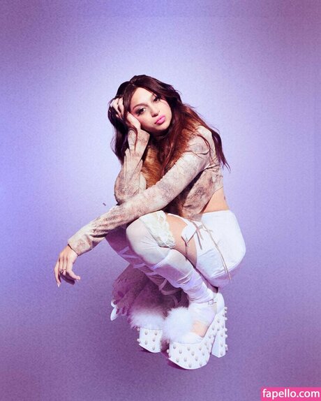 Naken lekkede OnlyFans-bilde av Josie Totah