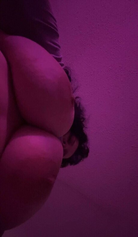 Alasti lekkinud OnlyFans-i pilt Prettygirlsluvsierrah