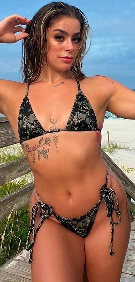 Nahá fotka uniklých OnlyFans od Sirena Linton