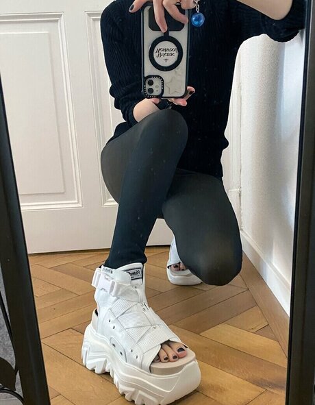 Naakte gelekte OnlyFans-foto van Yeougui