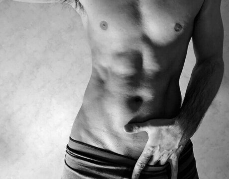 Naken lekkede OnlyFans-bilde av Gray Scale