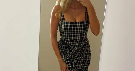 Naken lekkede OnlyFans-bilde av Mrsmollywilde