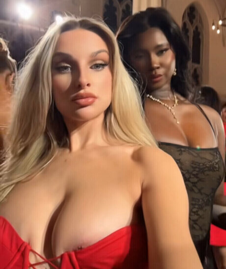 Обнаженная фотография утечки OnlyFans от Mogzxx