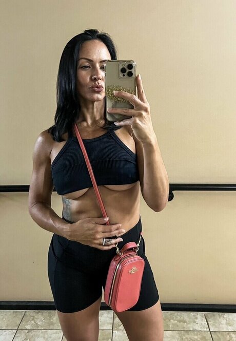 Naken lekkede OnlyFans-bilde av Ashley Egerton