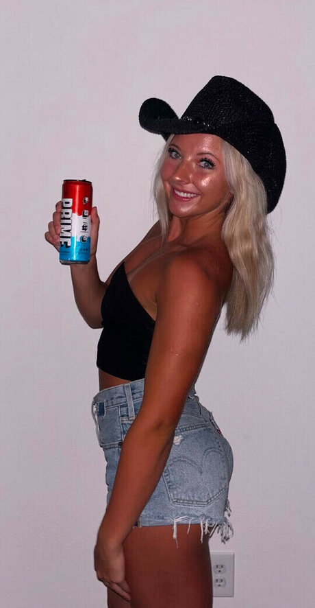 Обнаженная фотография утечки OnlyFans от Meadow Eads