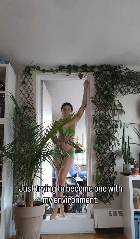 Naakte gelekte OnlyFans-foto van September Addamz