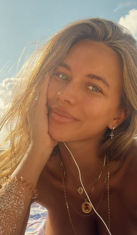 Nahá fotka uniklých OnlyFans od Pia Volckmann