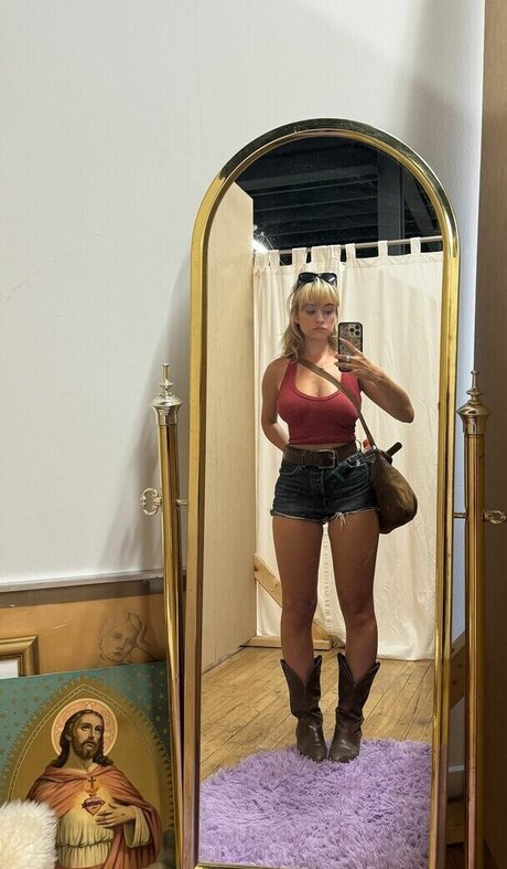 Alasti lekkinud OnlyFans-i pilt Ella Ballentine