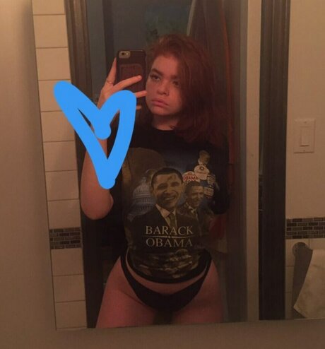 Naakte gelekte OnlyFans-foto van Hopeweber