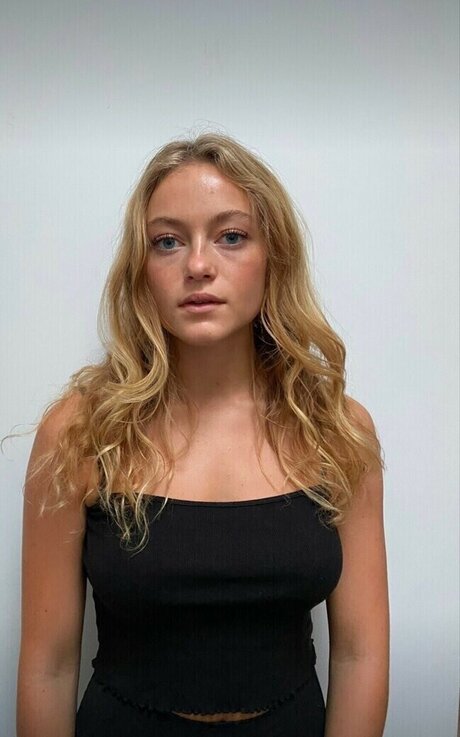 Foto di nudo di fuga di OnlyFans di Amelia Larsen