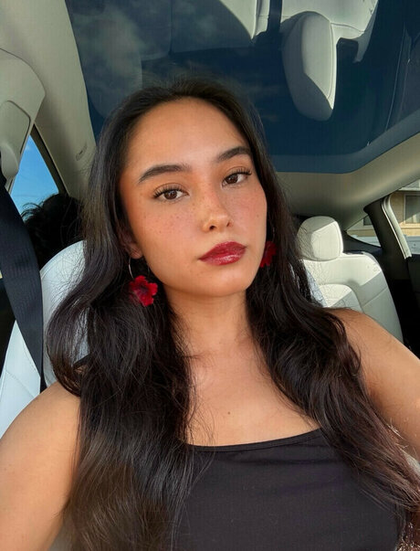 Naken läckt OnlyFans-bild av Aria Tehani Miller