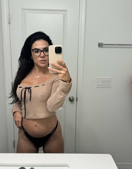 Naakte gelekte OnlyFans-foto van Luanathomazvip