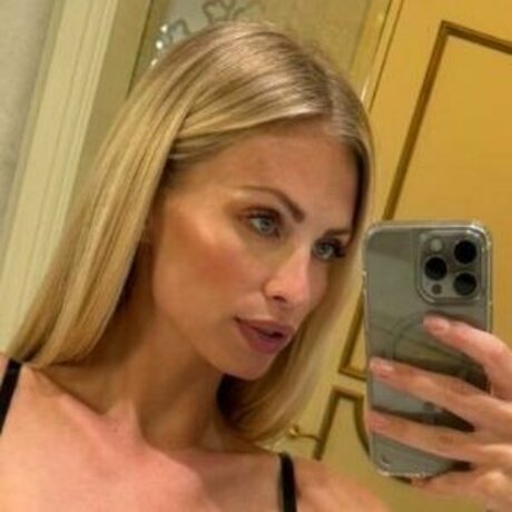 Naken lekkede OnlyFans-bilde av Anet Mlakova