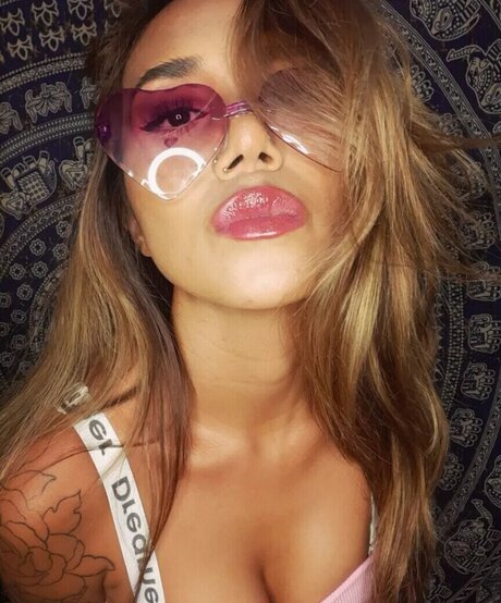 Обнаженная фотография утечки OnlyFans от Saturnna Moon