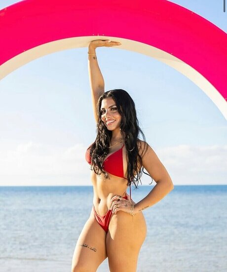 Alasti lekkinud OnlyFans-i pilt Huda Mustafa