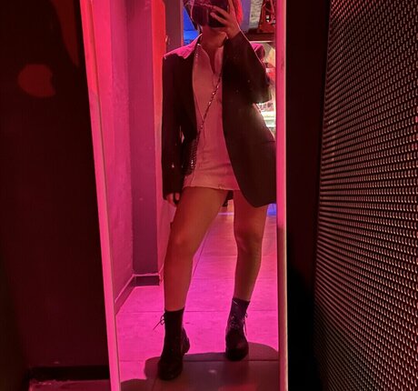 Naken lekkede OnlyFans-bilde av Lara Juice