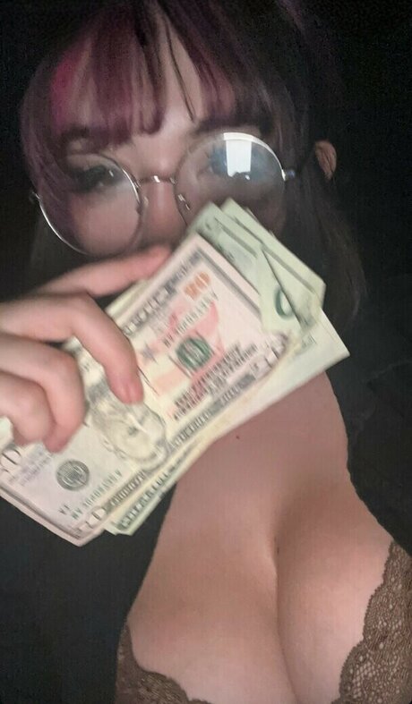 Alasti lekkinud OnlyFans-i pilt Strawbarizz