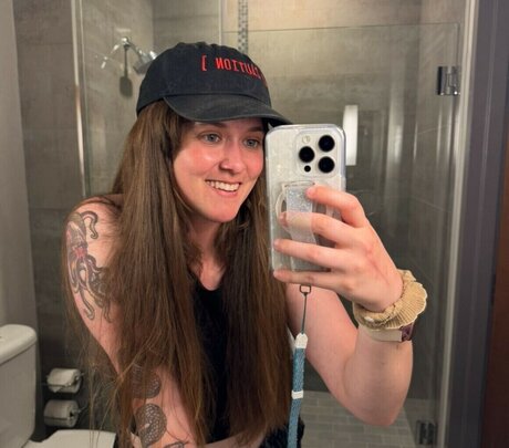 Naken läckt OnlyFans-bild av Tunnelsnakesfool