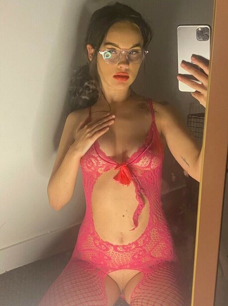 Naakte gelekte OnlyFans-foto van Amy Hewkin