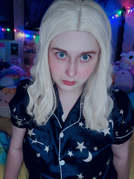 Alasti lekkinud OnlyFans-i pilt Jelly