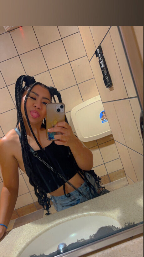 Nacktes geleaktes OnlyFans-Foto von Shaundababyy