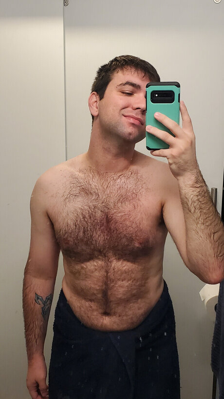 Naakte gelekte OnlyFans-foto van Abroader Otter