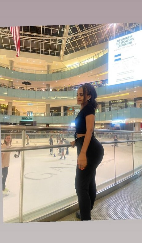 Naken läckt OnlyFans-bild av Fevunet