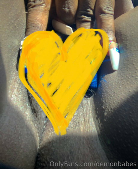 Обнаженная фотография утечки OnlyFans от Demonbabes