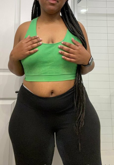 Naakte gelekte OnlyFans-foto van Lveevidz