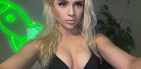 Naken lekkede OnlyFans-bilde av Gogorocketgirl