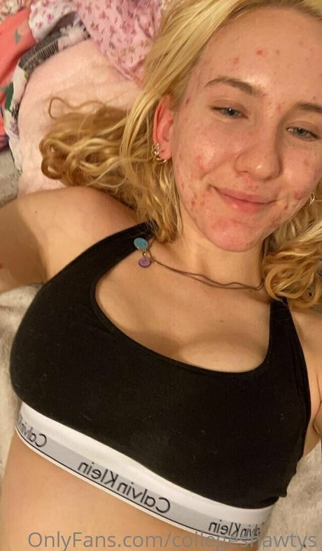 Alasti lekkinud OnlyFans-i pilt Babykannabis