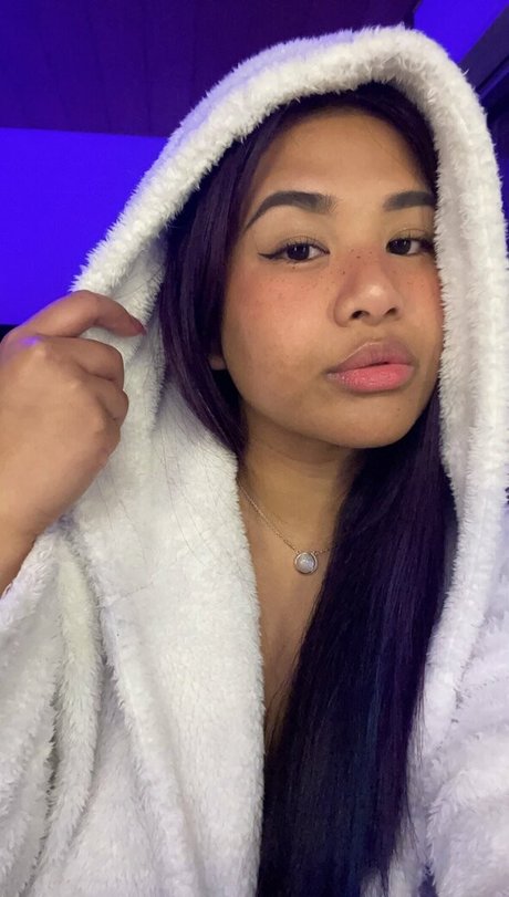 Naakte gelekte OnlyFans-foto van Desireedeep