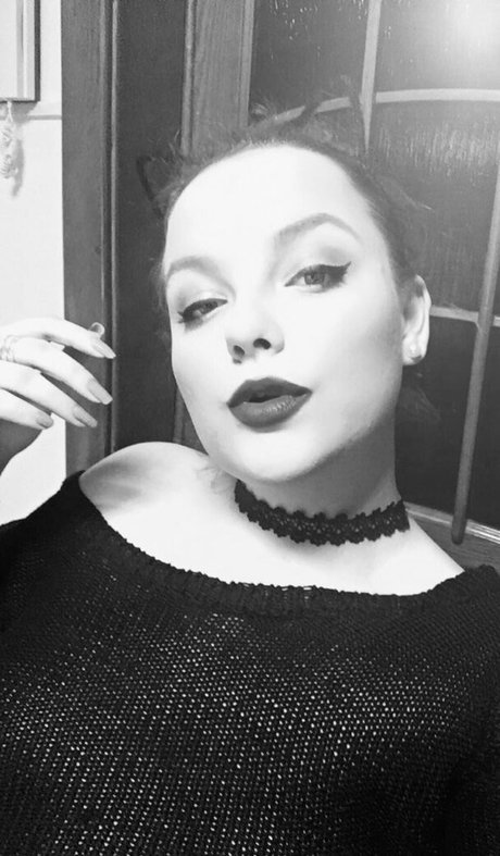 Nahá fotka uniklých OnlyFans od Moniiquefox