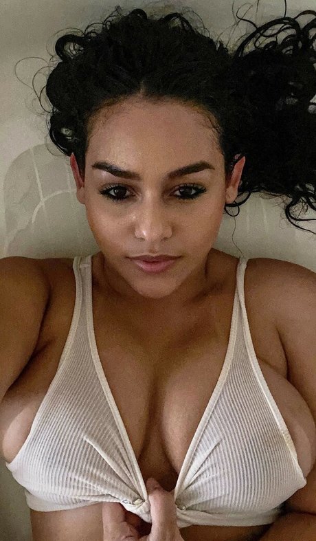 Naken lekkede OnlyFans-bilde av Gabby B