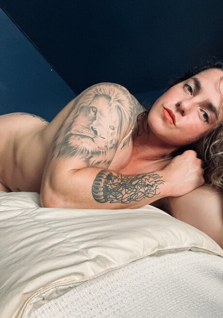 Alasti lekkinud OnlyFans-i pilt Leximarquise