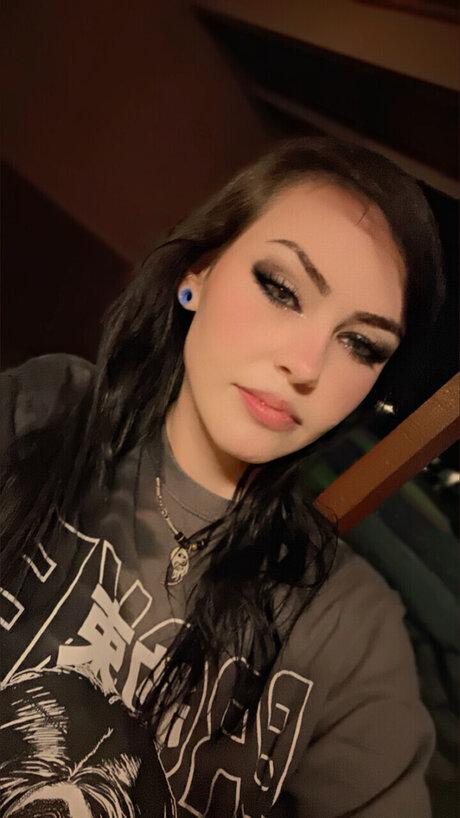 Naken läckt OnlyFans-bild av Altmommy